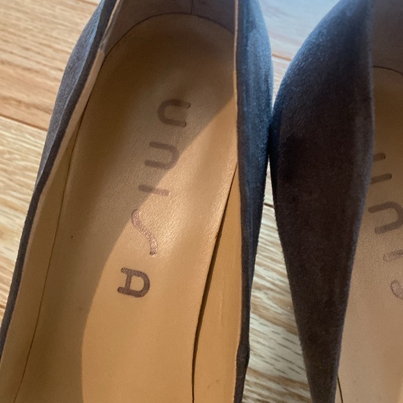 Dark gray heels - Picture 3 of 13